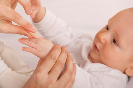 Handbehandlung im Babyshiatsu